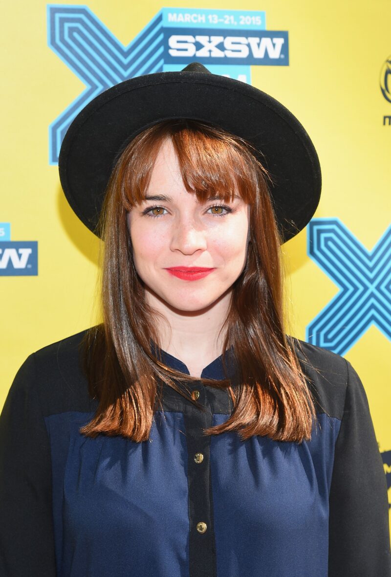 Renée felice smith is an american actress, writer, producer, and director. 